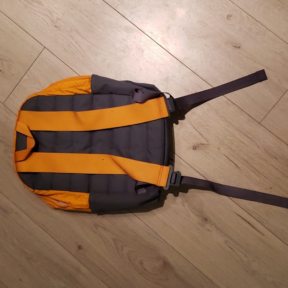 Incase Packpack/ bookbag - Picture 2 of 6